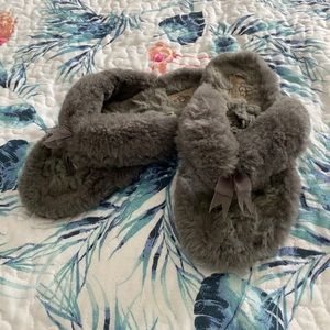 Cute UGG slippers in gray. 7